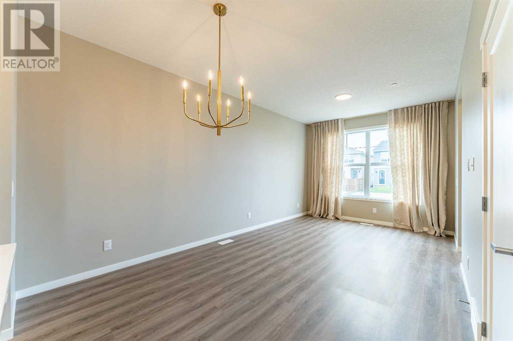 Photo 15 of 121 Hotchkiss Way Se, Calgary AB