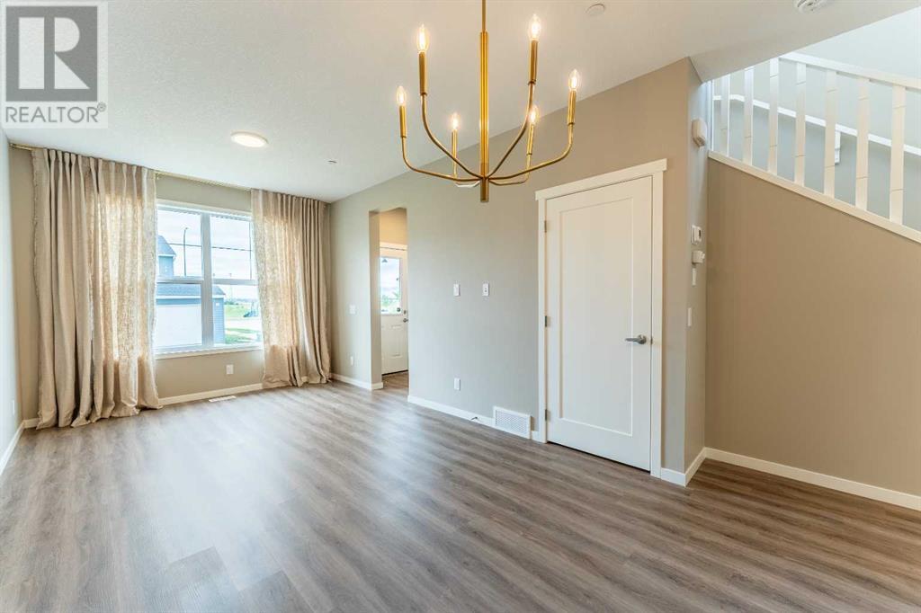 Photo 16 of 121 Hotchkiss Way Se, Calgary AB