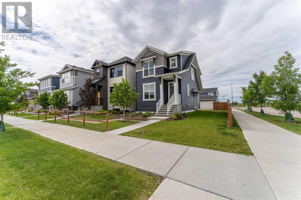 Photo 3 of 121 Hotchkiss Way Se, Calgary AB
