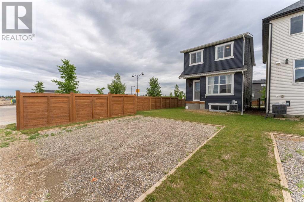 Photo 37 of 121 Hotchkiss Way Se, Calgary AB