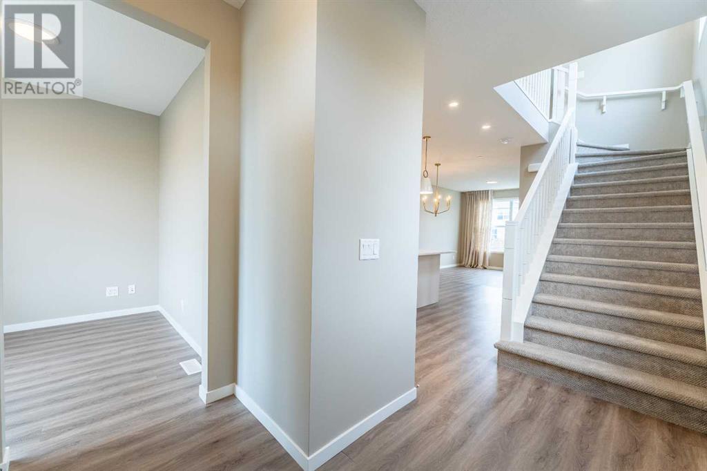 Photo 5 of 121 Hotchkiss Way Se, Calgary AB