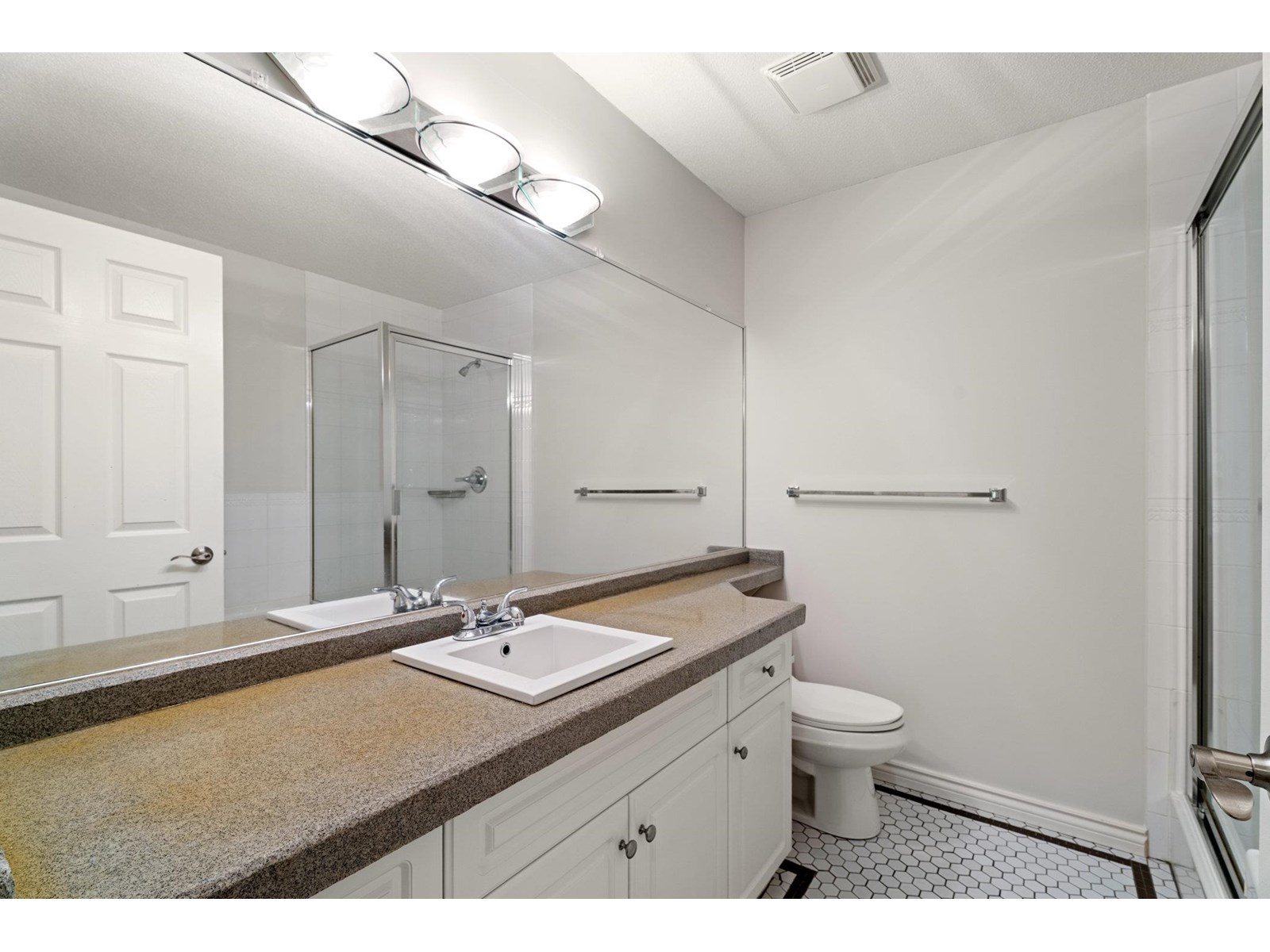 Photo 8 of 409 13860 70 Avenue, Surrey BC