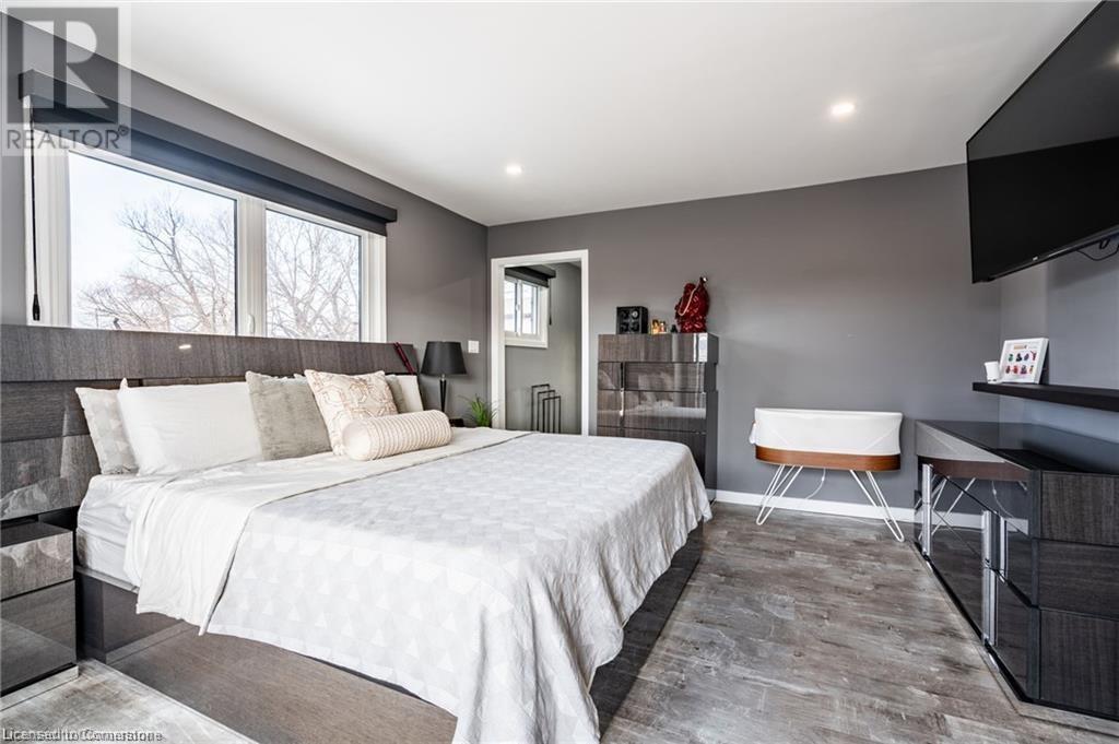 Photo 5 of 4006 Queen Street, Nanticoke ON