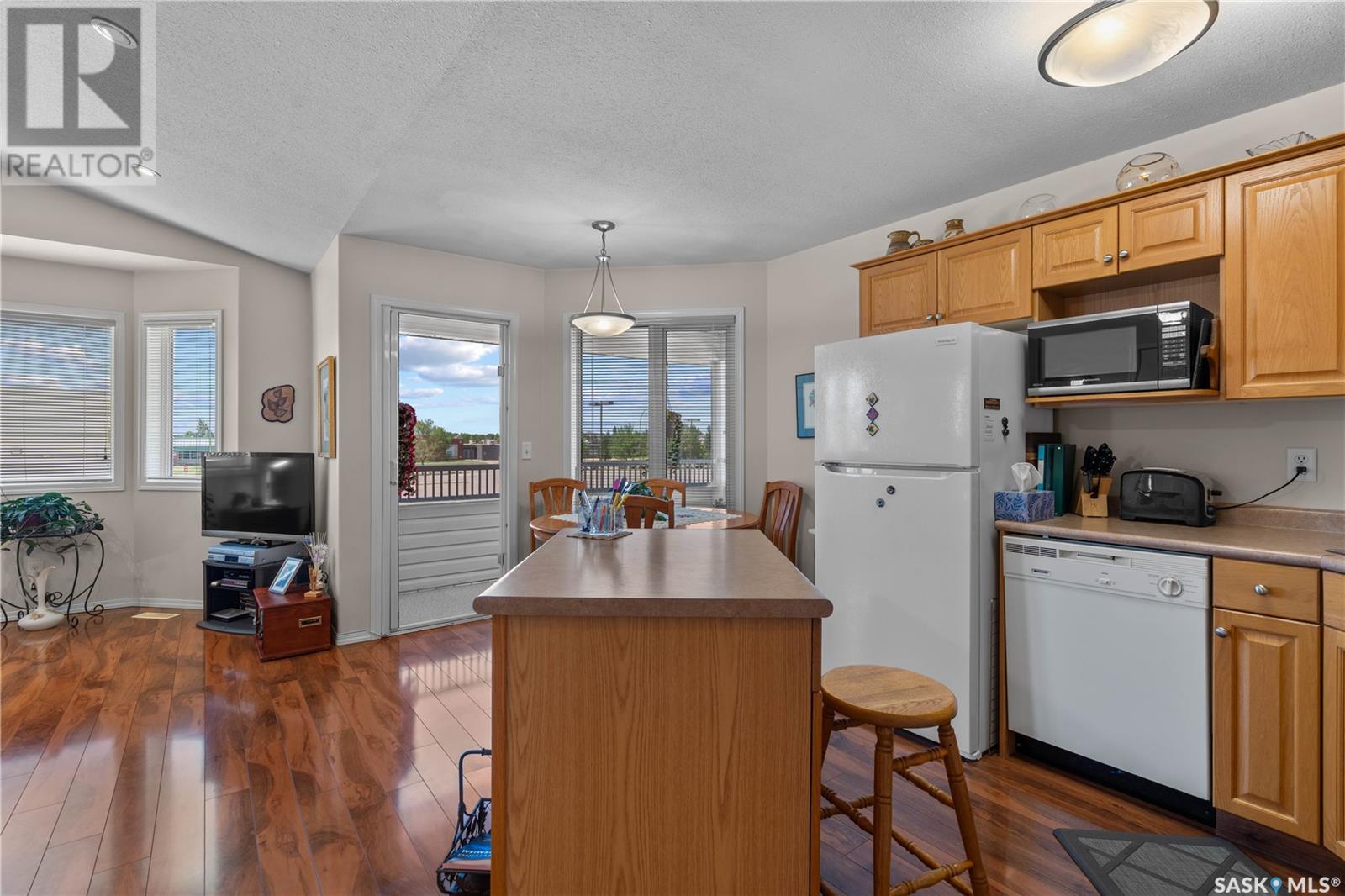 Single Family House Low rise for Sale in  Buckingham DRIVE E Regina 