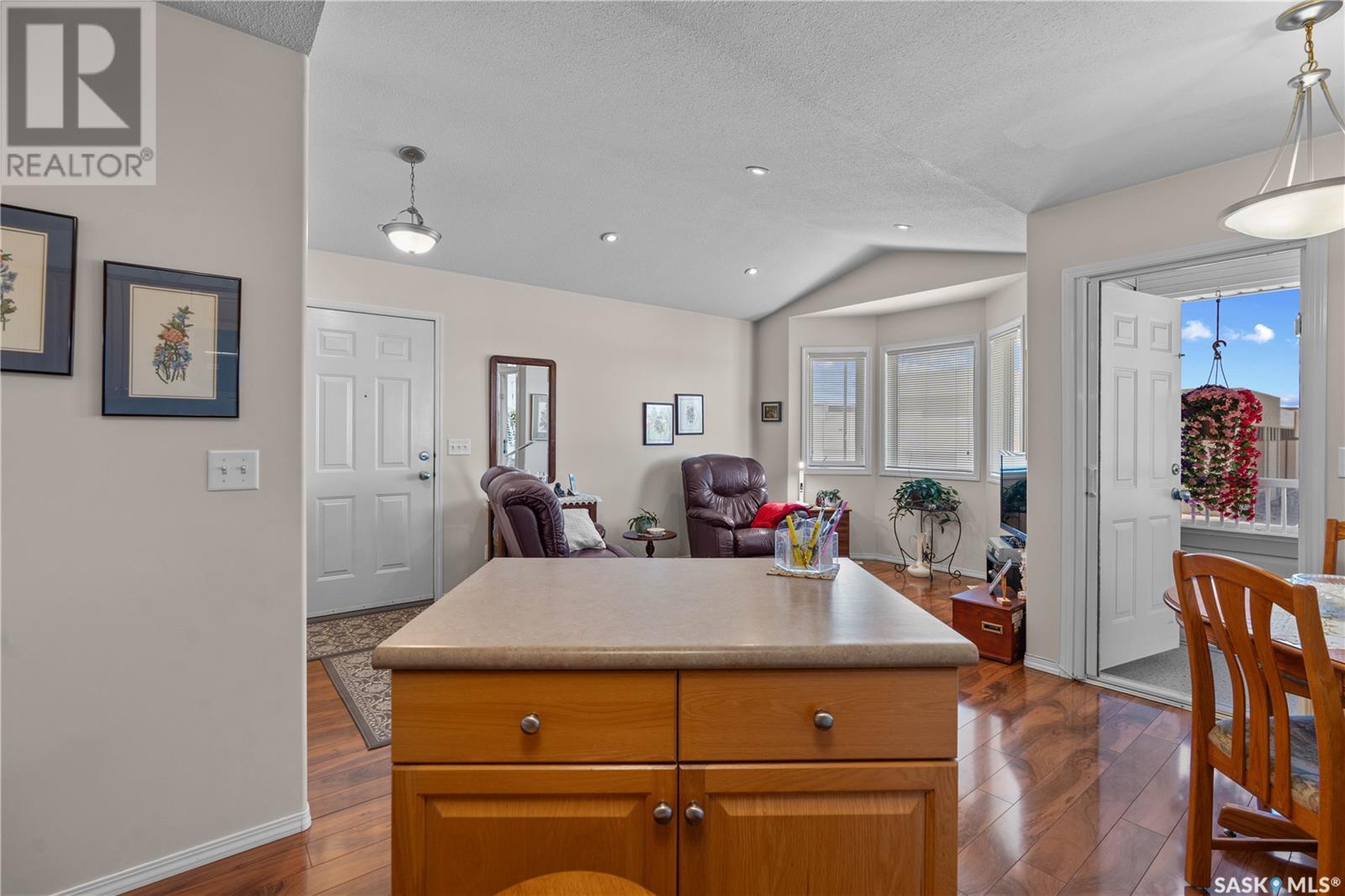Single Family House Low rise for Sale in  Buckingham DRIVE E Regina 