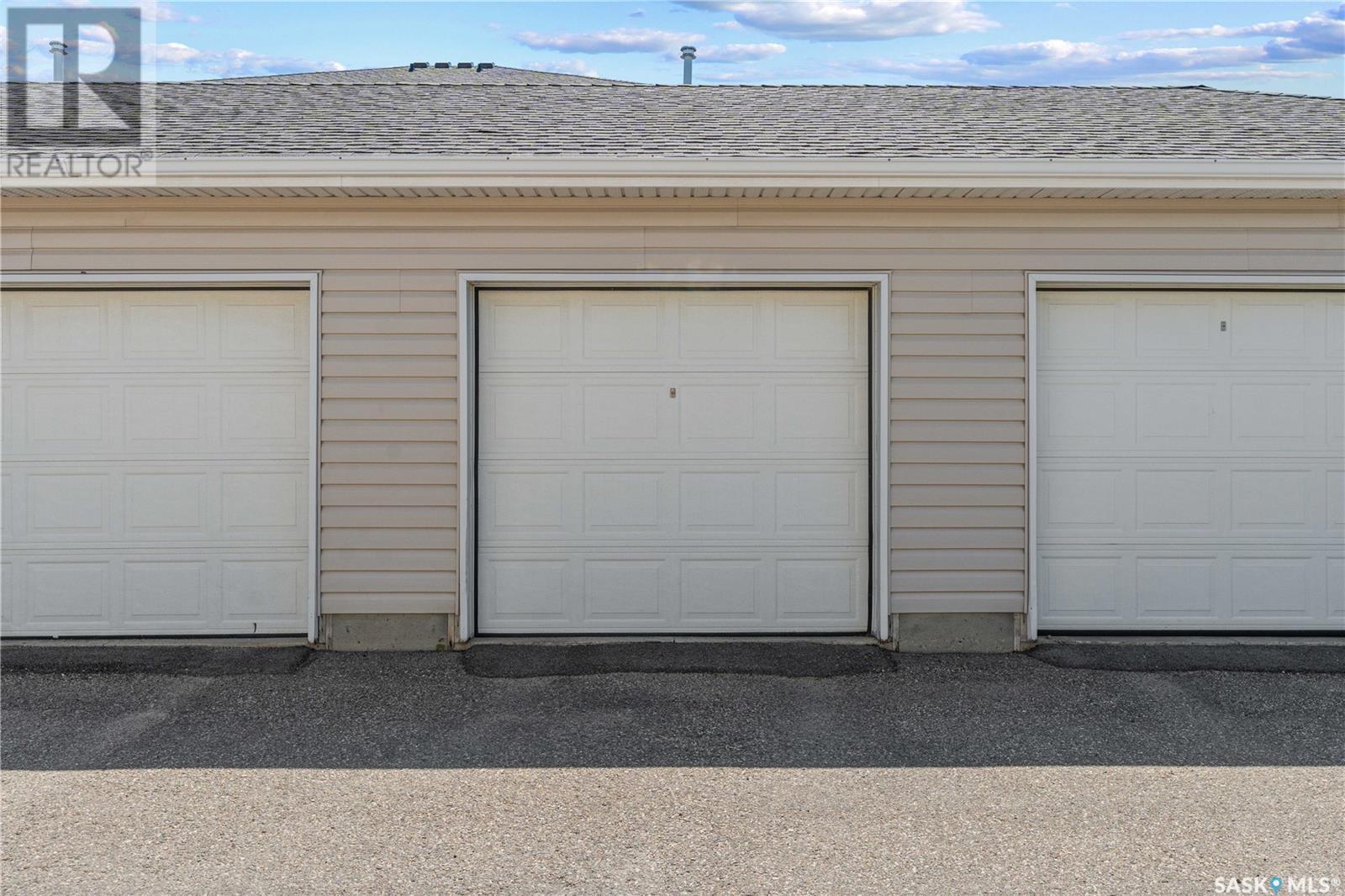 Single Family House Low rise for Sale in  Buckingham DRIVE E Regina 