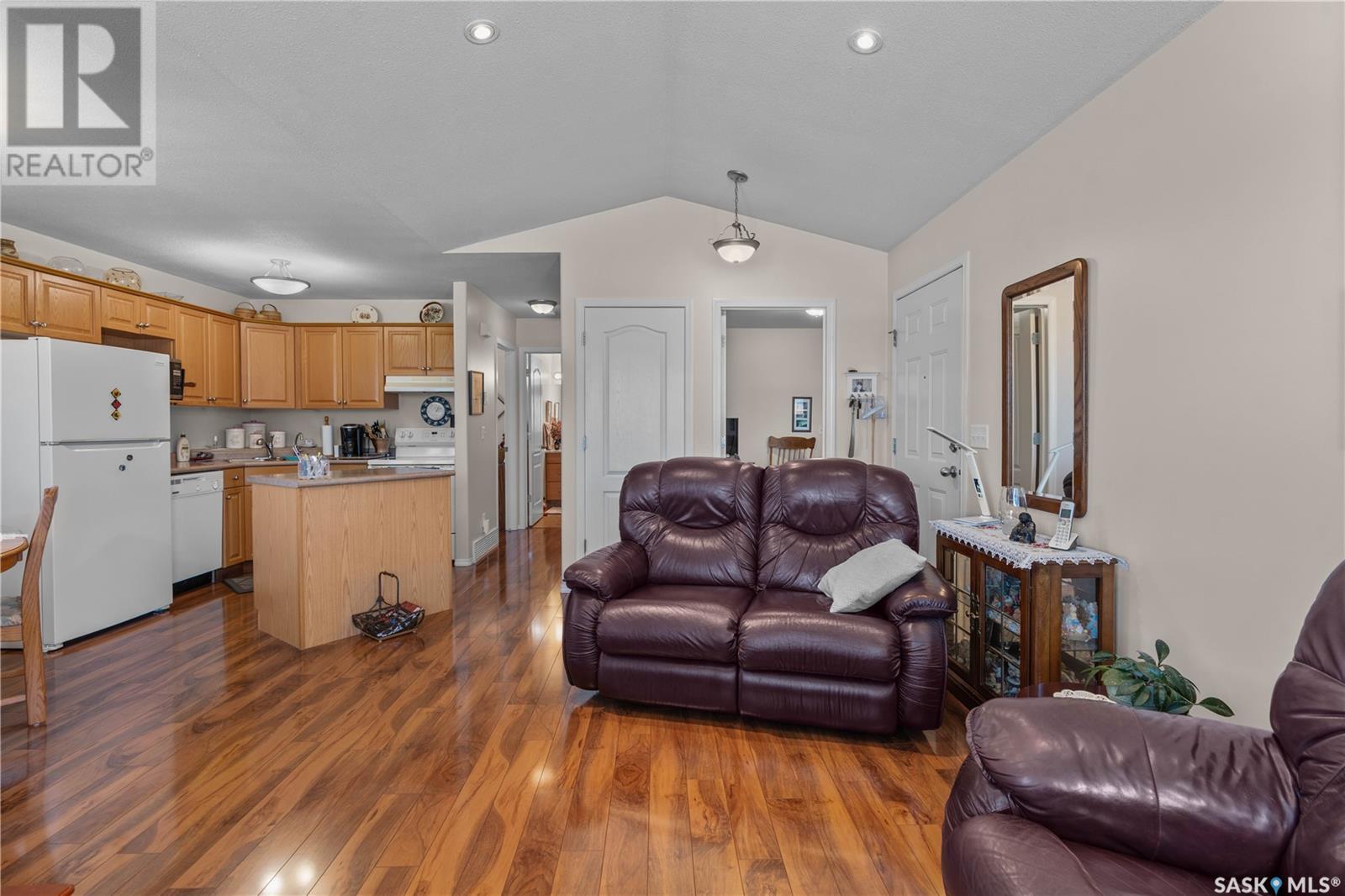 Single Family House Low rise for Sale in  Buckingham DRIVE E Regina 