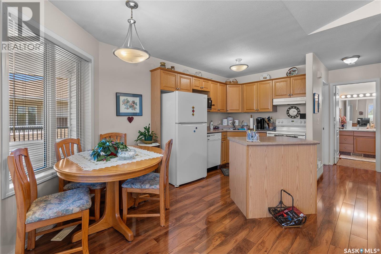 Single Family House Low rise for Sale in  Buckingham DRIVE E Regina 