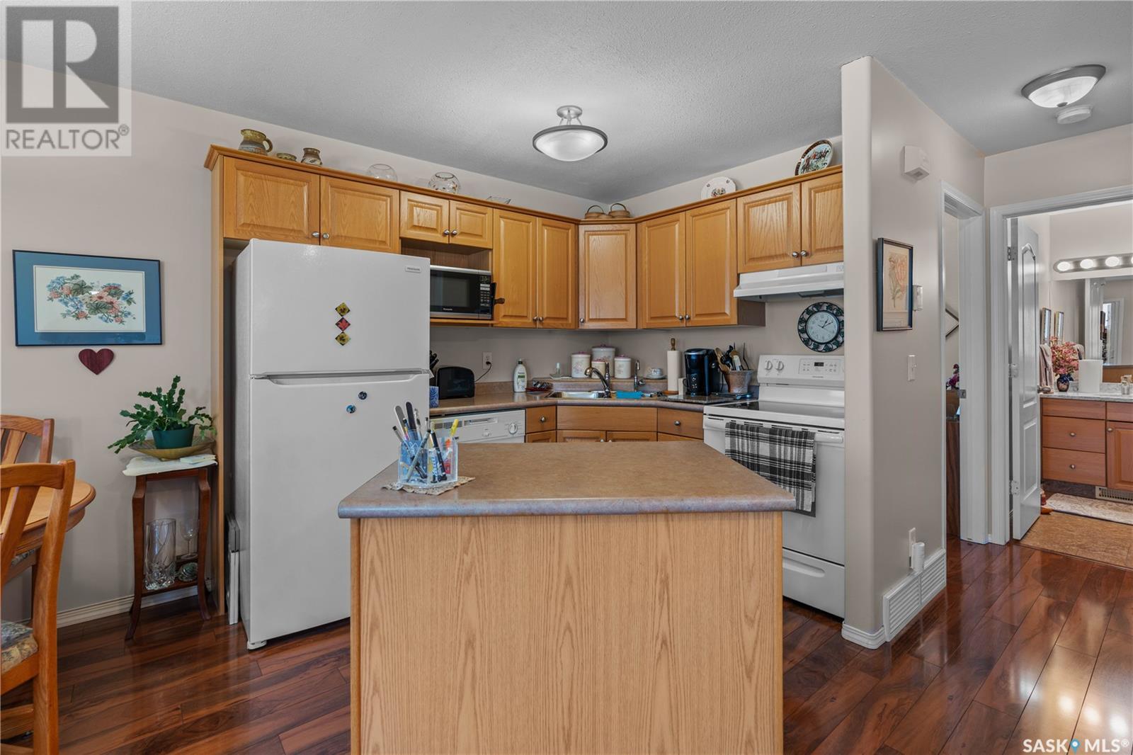 Single Family House Low rise for Sale in  Buckingham DRIVE E Regina 