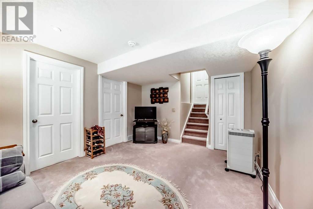 Single Family House 4 Level for Sale in  Dover Mews SE Dover Calgary 