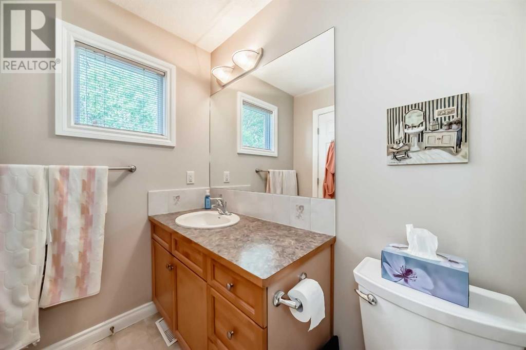 Single Family House 4 Level for Sale in  Dover Mews SE Dover Calgary 