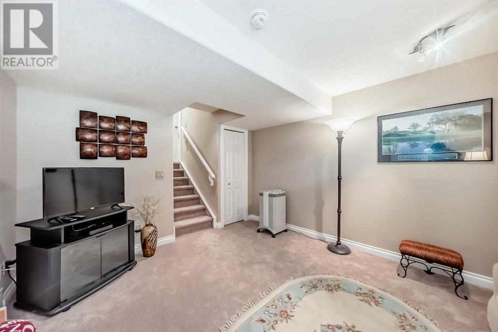Single Family House 4 Level for Sale in  Dover Mews SE Dover Calgary 
