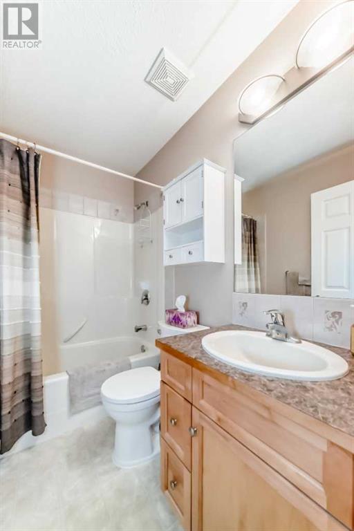 Single Family House 4 Level for Sale in  Dover Mews SE Dover Calgary 