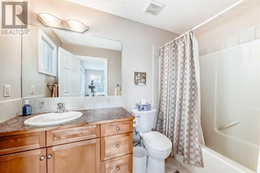 Single Family House 4 Level for Sale in  Dover Mews SE Dover Calgary 