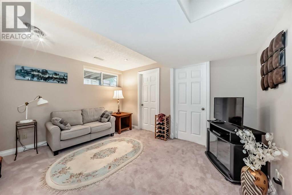 Single Family House 4 Level for Sale in  Dover Mews SE Dover Calgary 