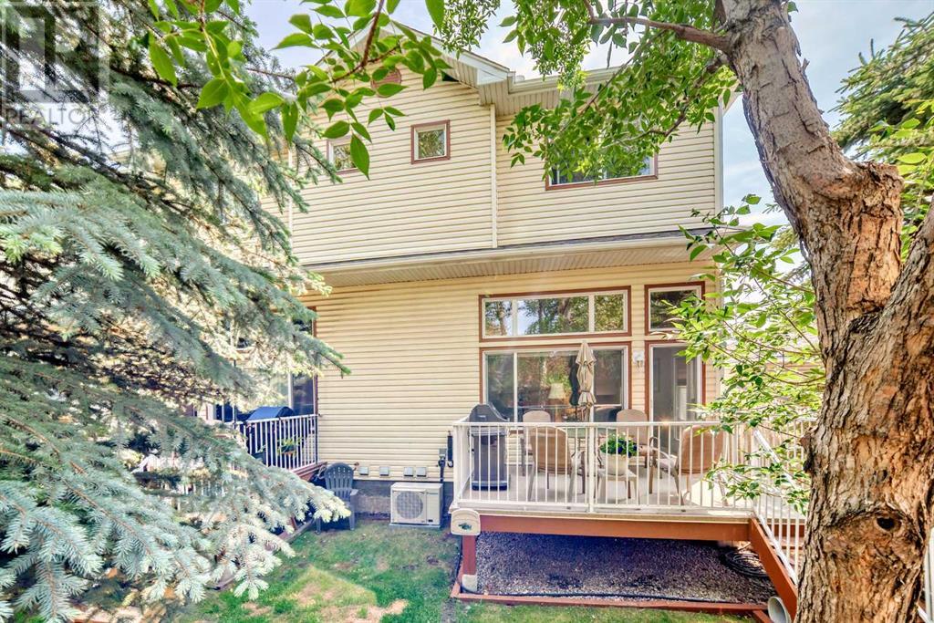 Single Family House 4 Level for Sale in  Dover Mews SE Dover Calgary 