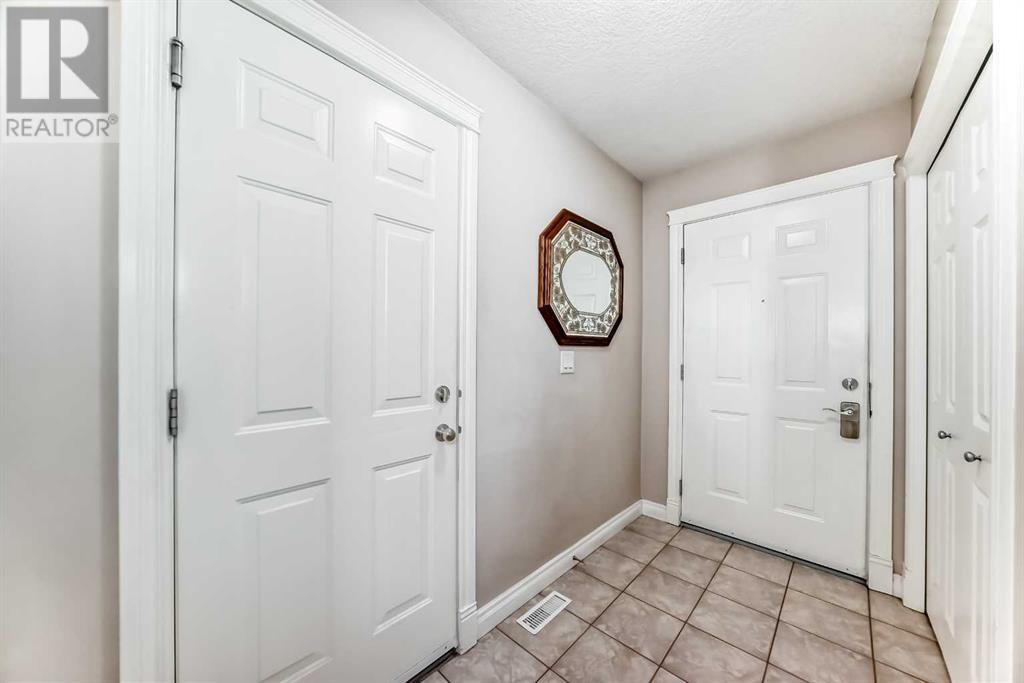 Single Family House 4 Level for Sale in  Dover Mews SE Dover Calgary 