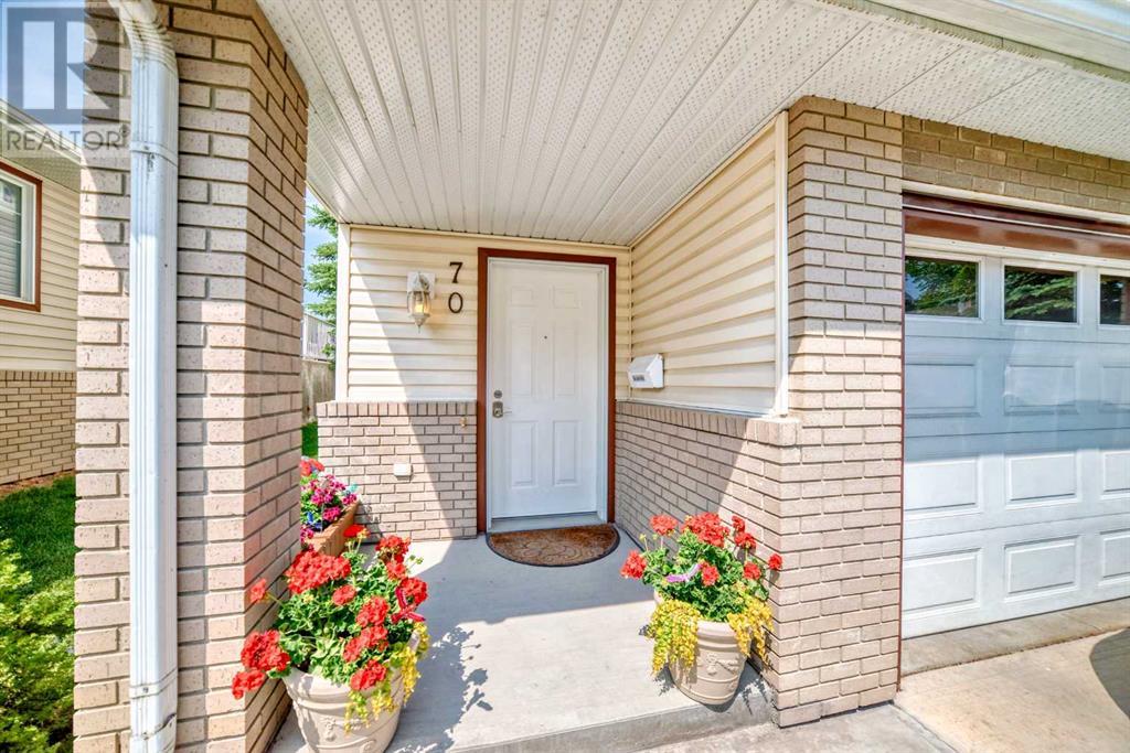 Single Family House 4 Level for Sale in  Dover Mews SE Dover Calgary 