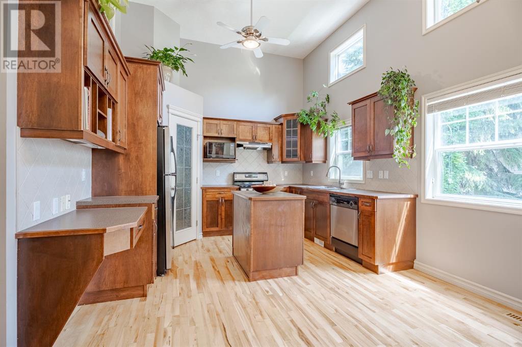Single Family House 4 Level for Sale in  Inglewood Grove SE Inglewood Calgary 