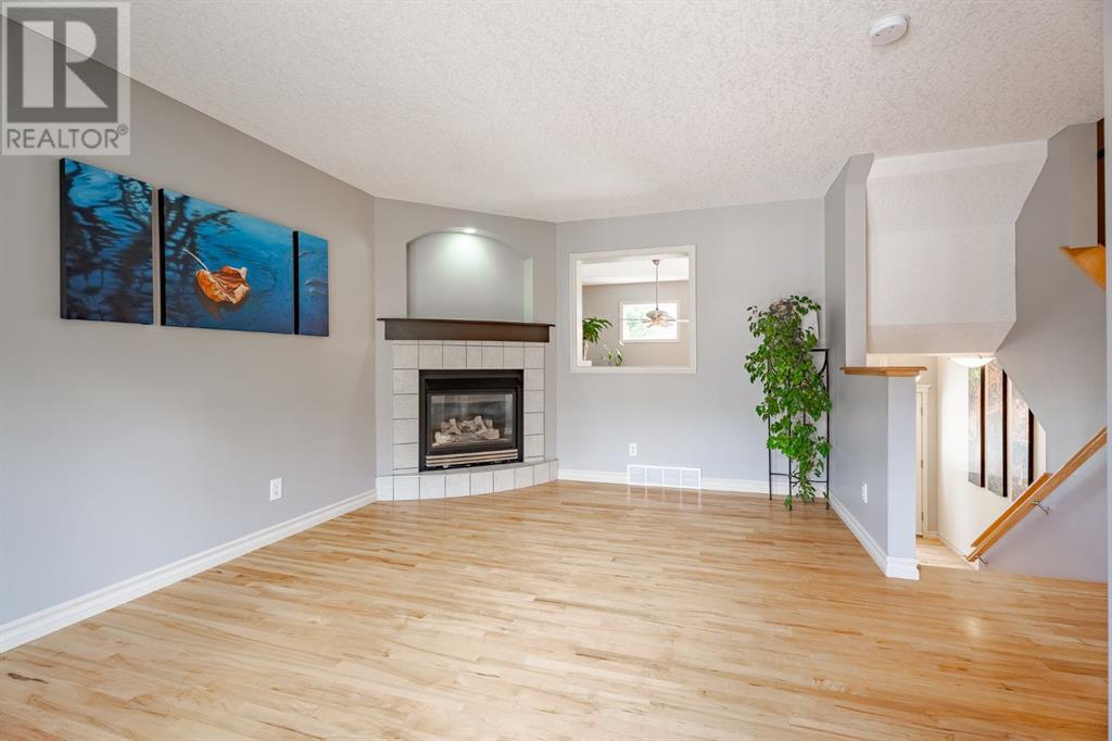 Single Family House 4 Level for Sale in  Inglewood Grove SE Inglewood Calgary 