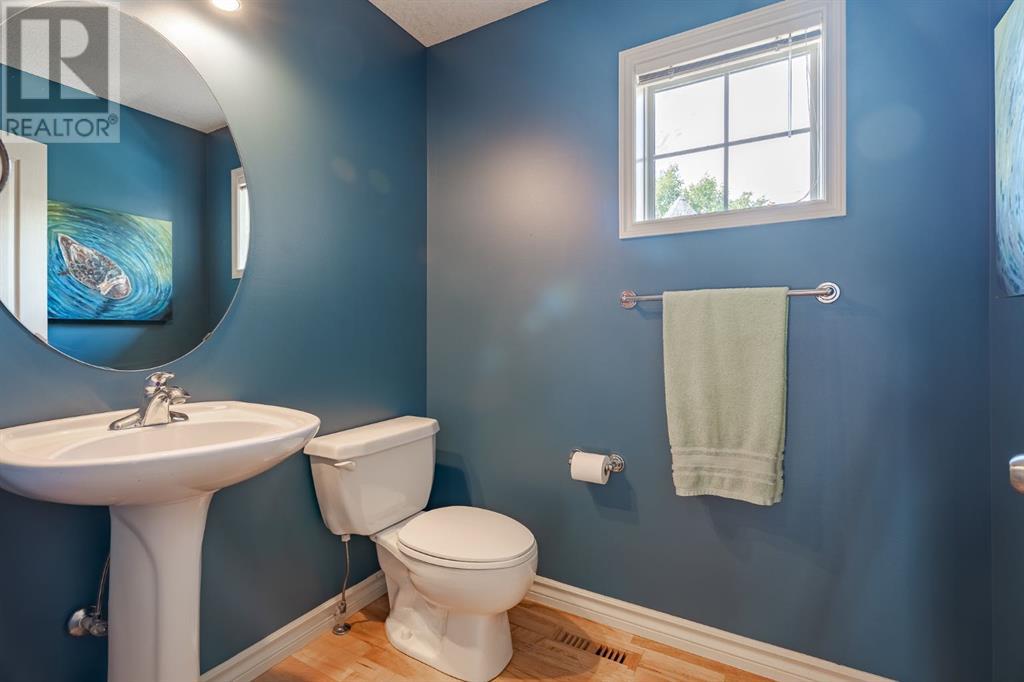 Single Family House 4 Level for Sale in  Inglewood Grove SE Inglewood Calgary 