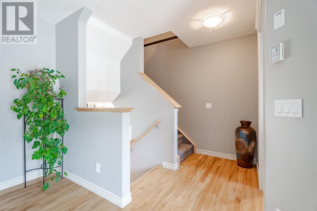 Single Family House 4 Level for Sale in  Inglewood Grove SE Inglewood Calgary 