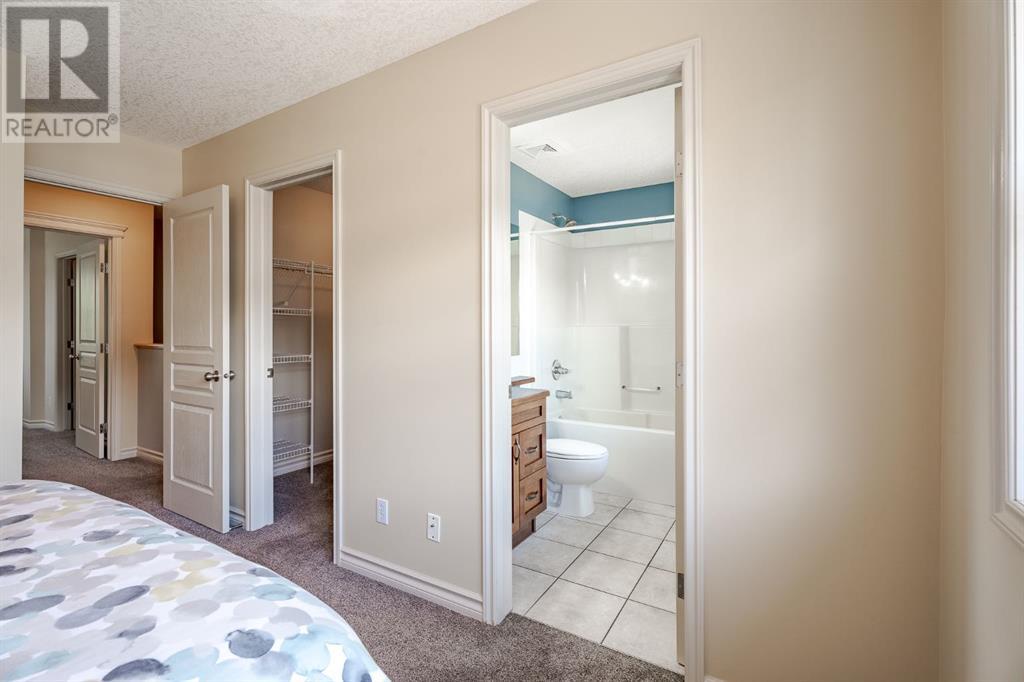 Single Family House 4 Level for Sale in  Inglewood Grove SE Inglewood Calgary 