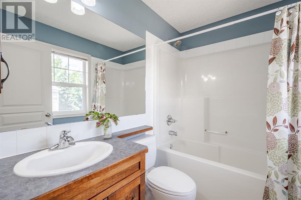Single Family House 4 Level for Sale in  Inglewood Grove SE Inglewood Calgary 