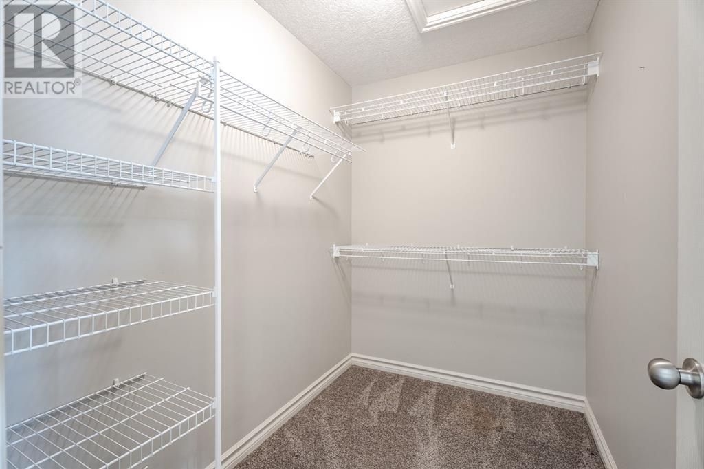 Single Family House 4 Level for Sale in  Inglewood Grove SE Inglewood Calgary 