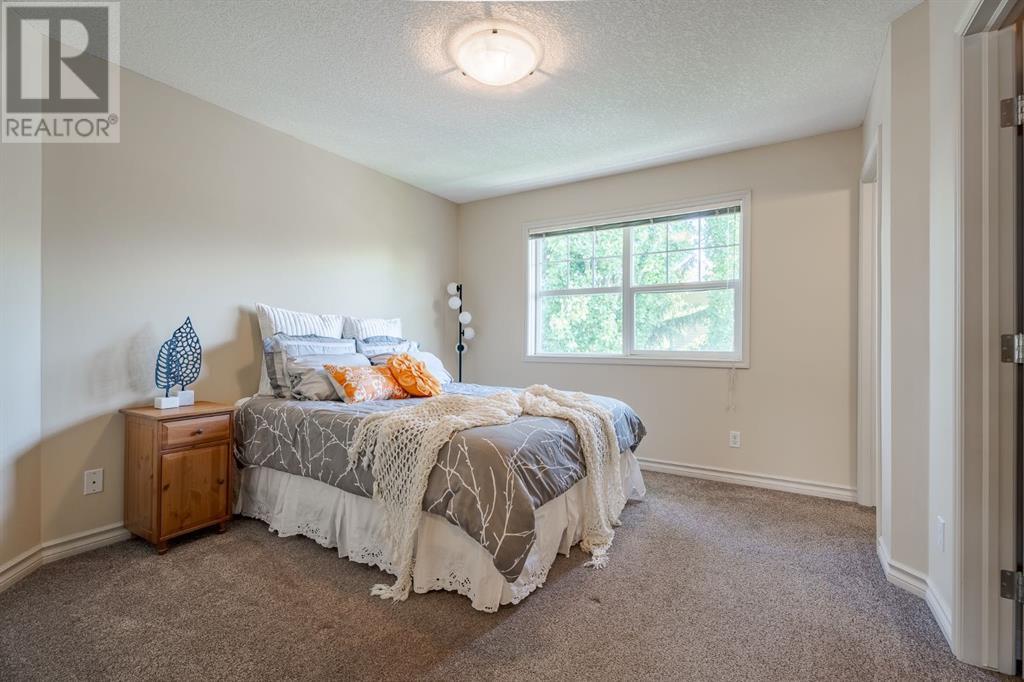 Single Family House 4 Level for Sale in  Inglewood Grove SE Inglewood Calgary 