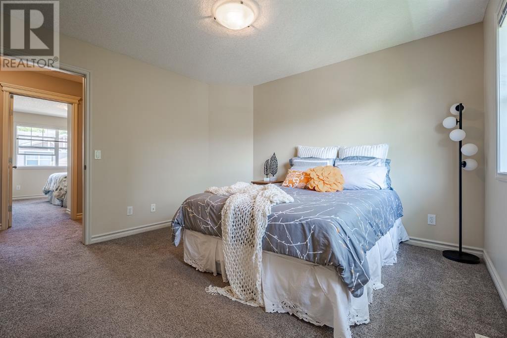 Single Family House 4 Level for Sale in  Inglewood Grove SE Inglewood Calgary 