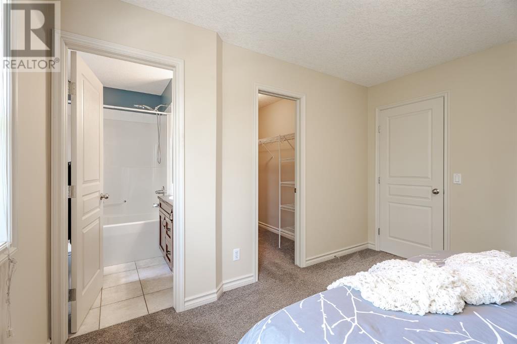 Single Family House 4 Level for Sale in  Inglewood Grove SE Inglewood Calgary 