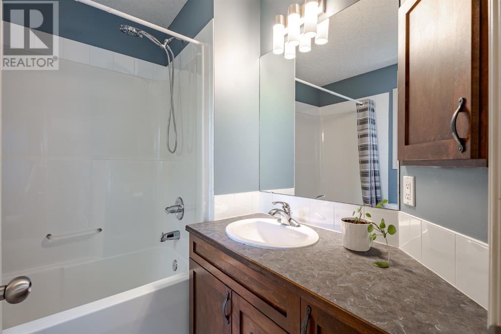 Single Family House 4 Level for Sale in  Inglewood Grove SE Inglewood Calgary 