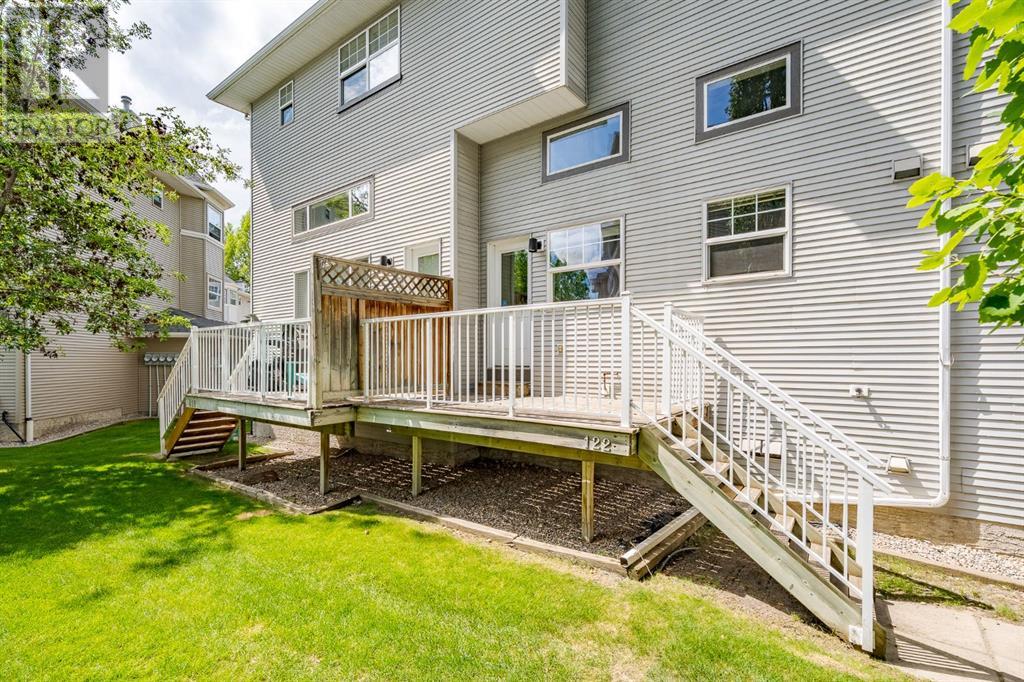 Single Family House 4 Level for Sale in  Inglewood Grove SE Inglewood Calgary 