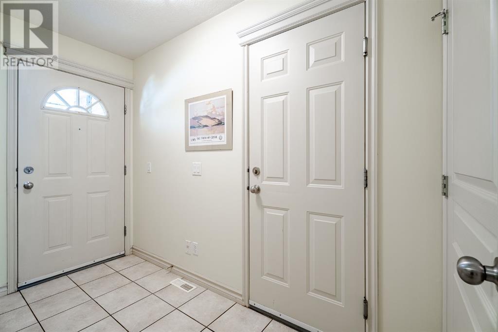 Single Family House 4 Level for Sale in  Inglewood Grove SE Inglewood Calgary 