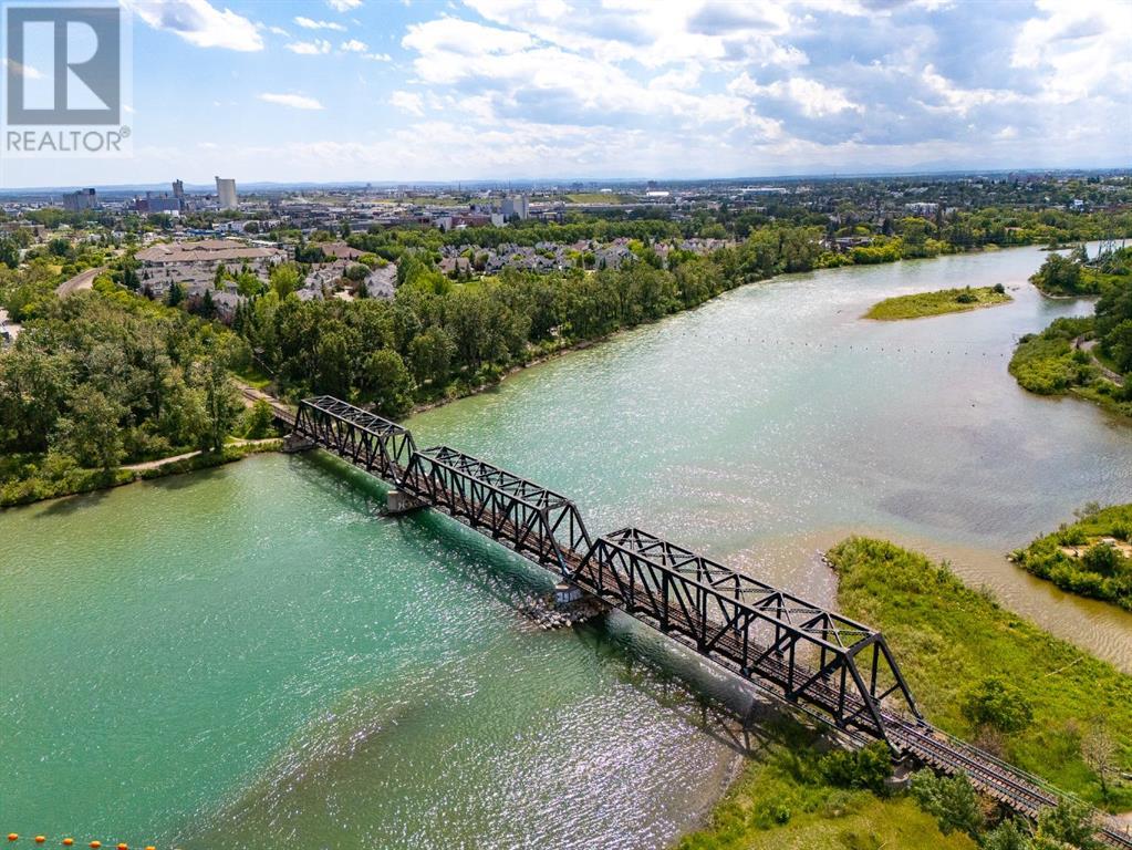 Single Family House 4 Level for Sale in  Inglewood Grove SE Inglewood Calgary 