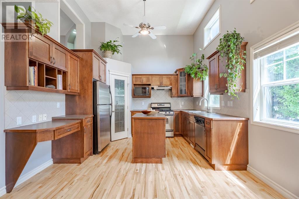 Single Family House 4 Level for Sale in  Inglewood Grove SE Inglewood Calgary 