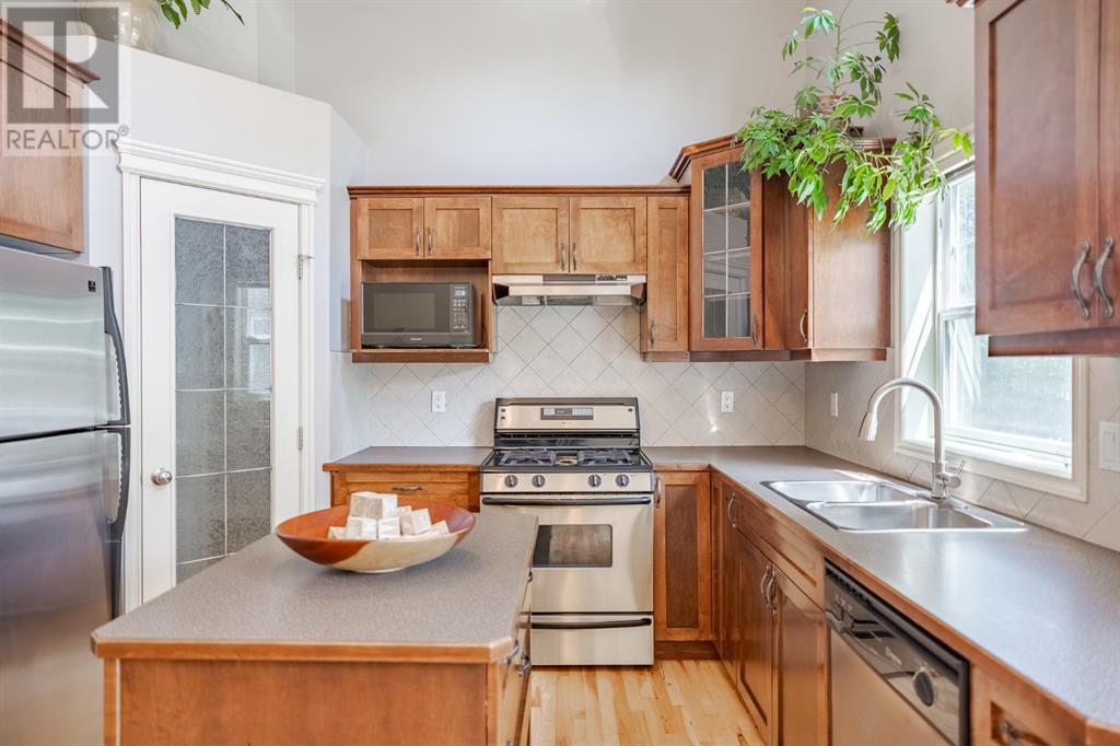 Single Family House 4 Level for Sale in  Inglewood Grove SE Inglewood Calgary 