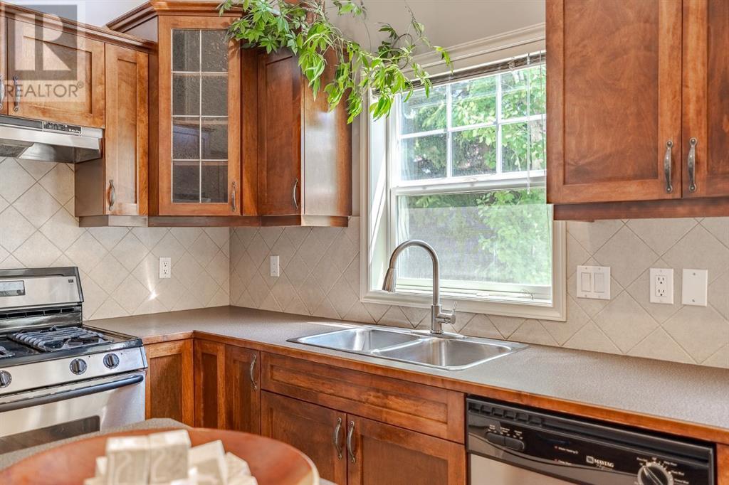 Single Family House 4 Level for Sale in  Inglewood Grove SE Inglewood Calgary 