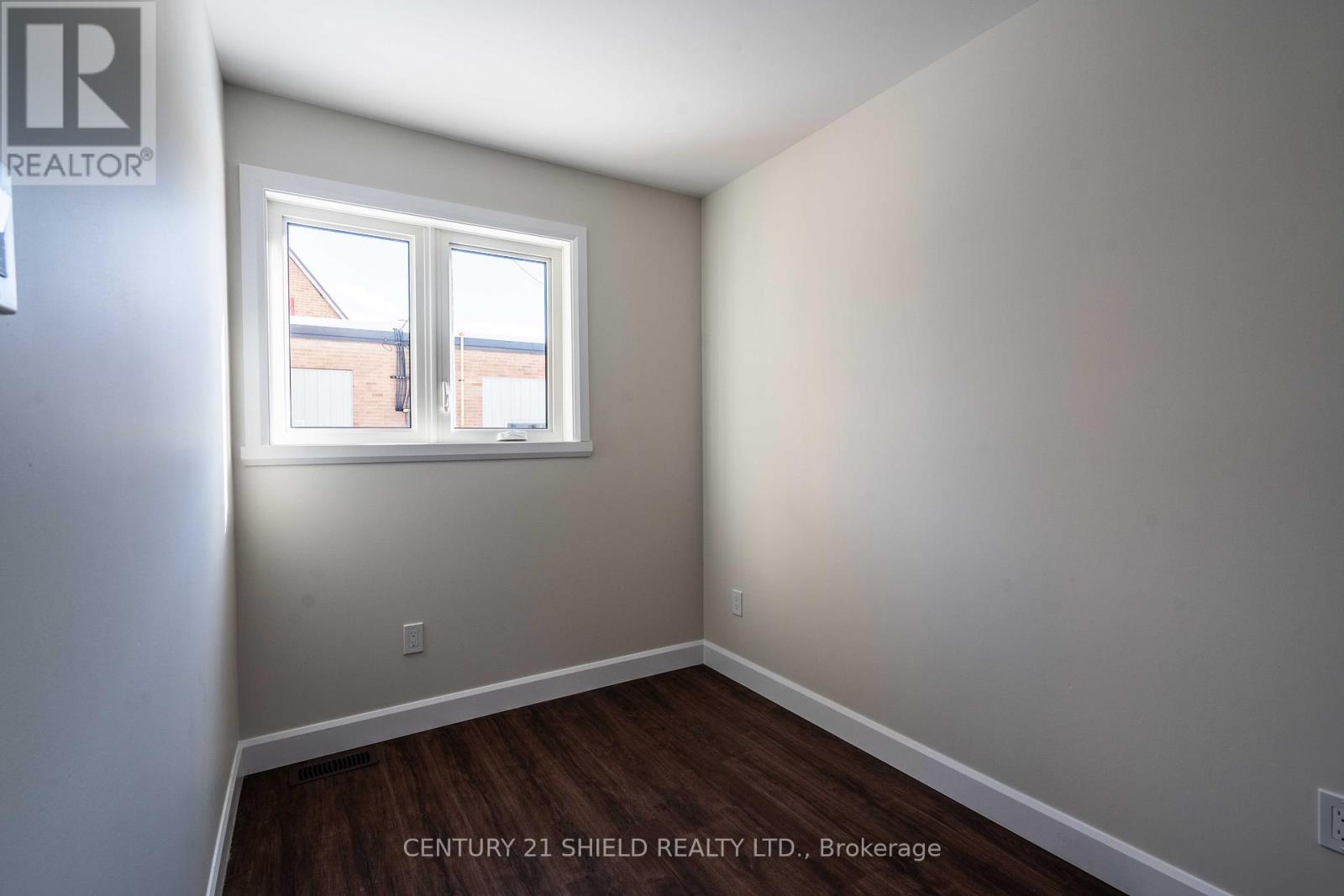 Photo 10 of 301 Kooiman Avenue, Cornwall ON