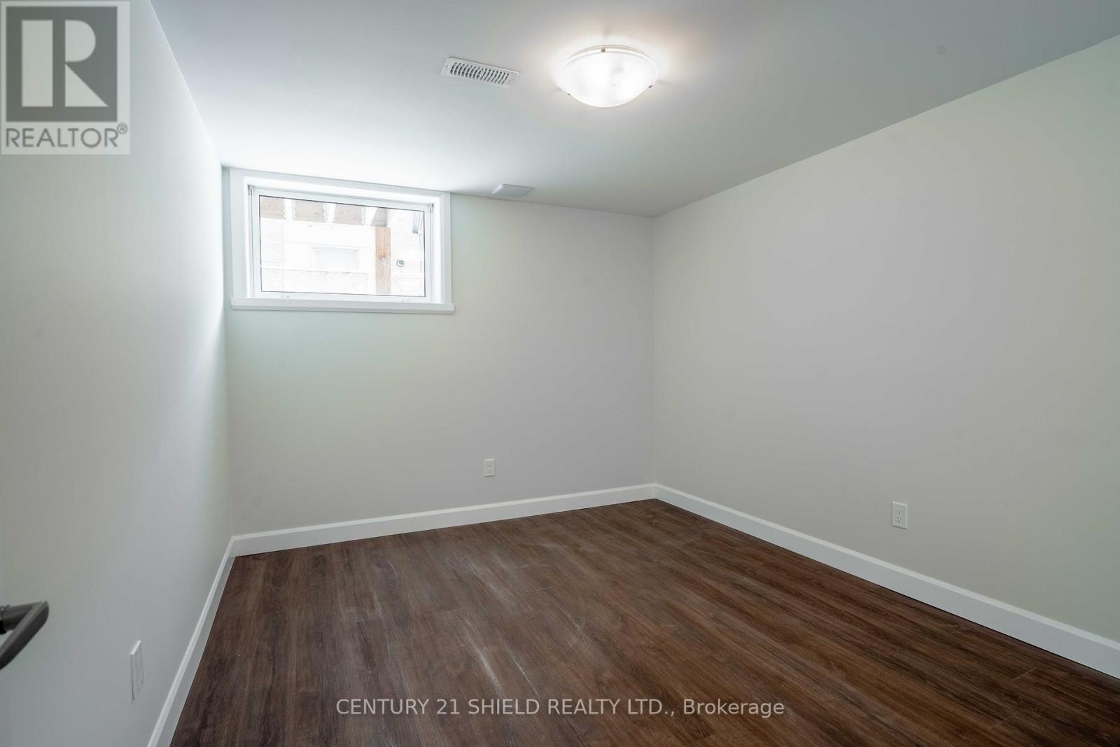 Photo 20 of 301 Kooiman Avenue, Cornwall ON