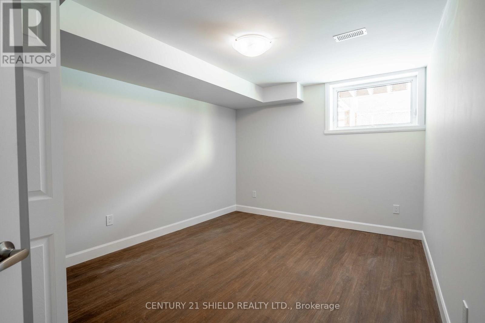 Photo 23 of 301 Kooiman Avenue, Cornwall ON