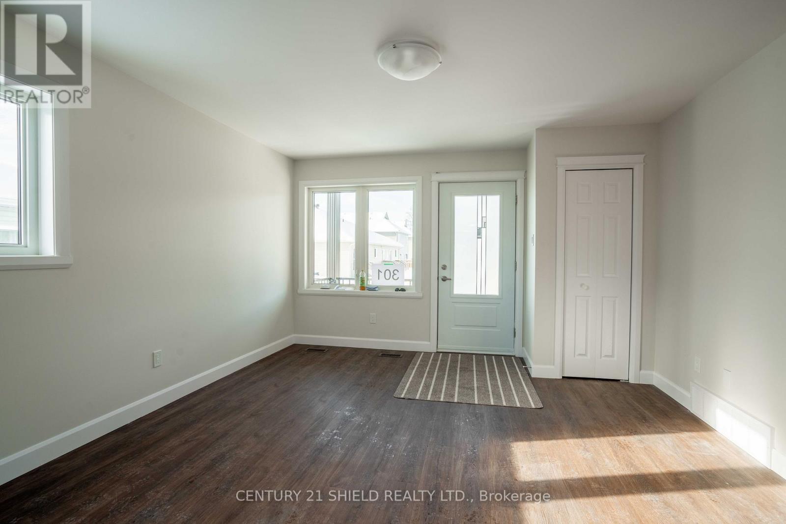 Photo 4 of 301 Kooiman Avenue, Cornwall ON