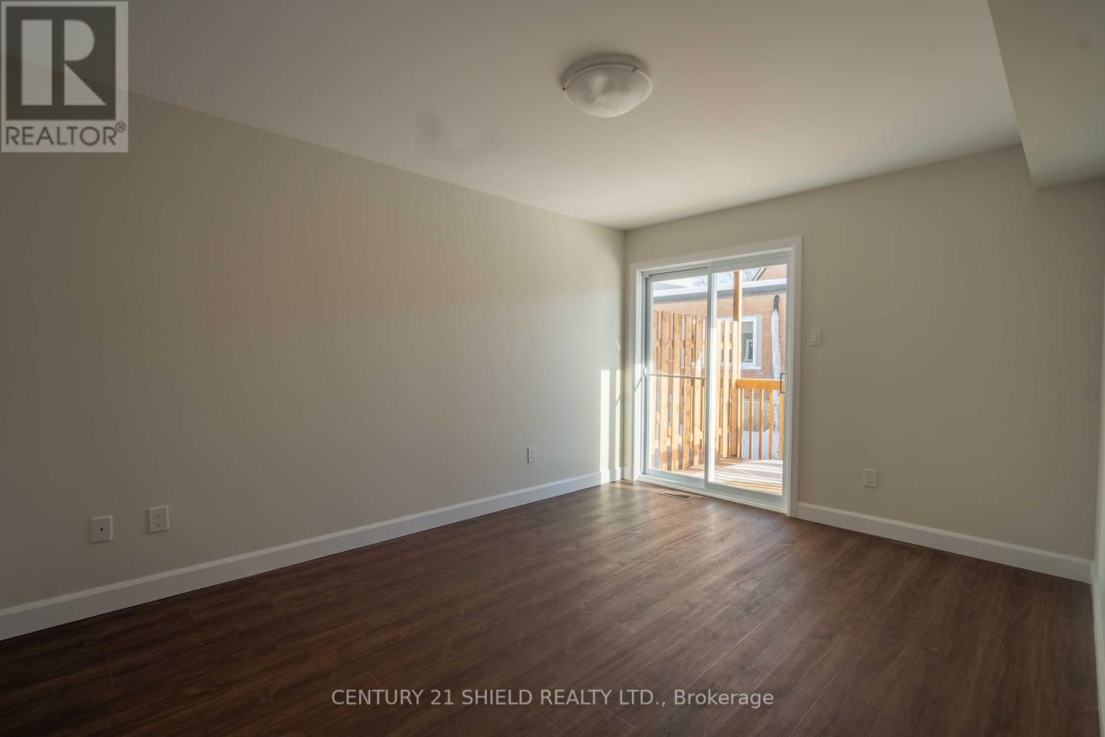 Photo 6 of 301 Kooiman Avenue, Cornwall ON