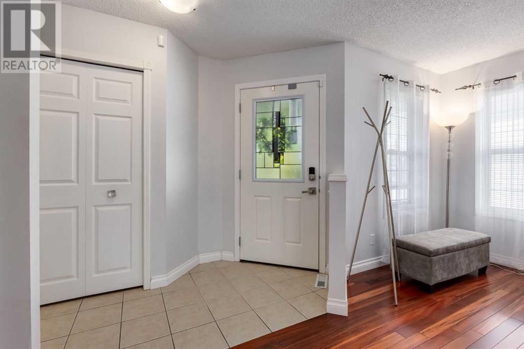 Single Family House for Sale in  Douglas Ridge Green SE Douglasdale/Glen Calgary 
