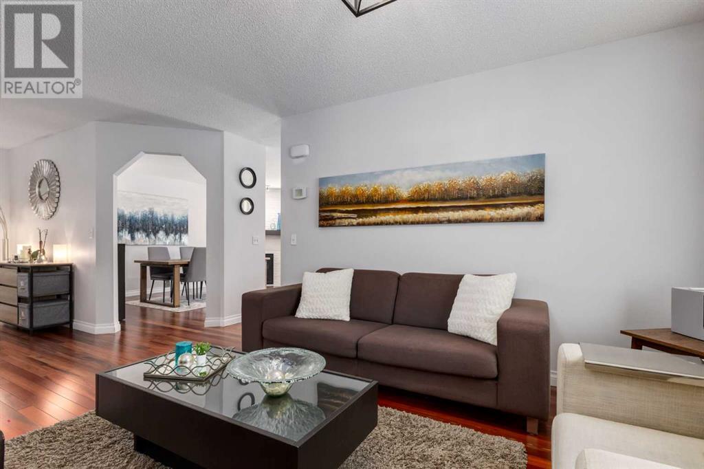 Single Family House for Sale in  Douglas Ridge Green SE Douglasdale/Glen Calgary 