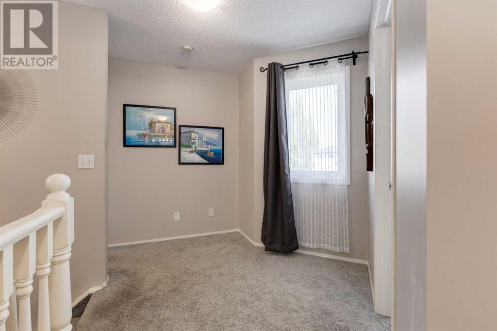 Single Family House for Sale in  Douglas Ridge Green SE Douglasdale/Glen Calgary 