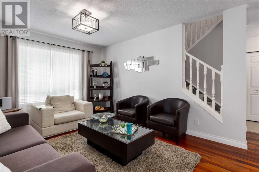 Single Family House for Sale in  Douglas Ridge Green SE Douglasdale/Glen Calgary 