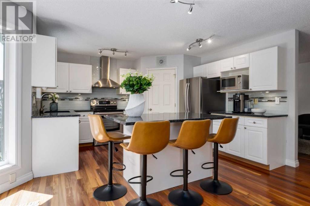 Single Family House for Sale in  Douglas Ridge Green SE Douglasdale/Glen Calgary 
