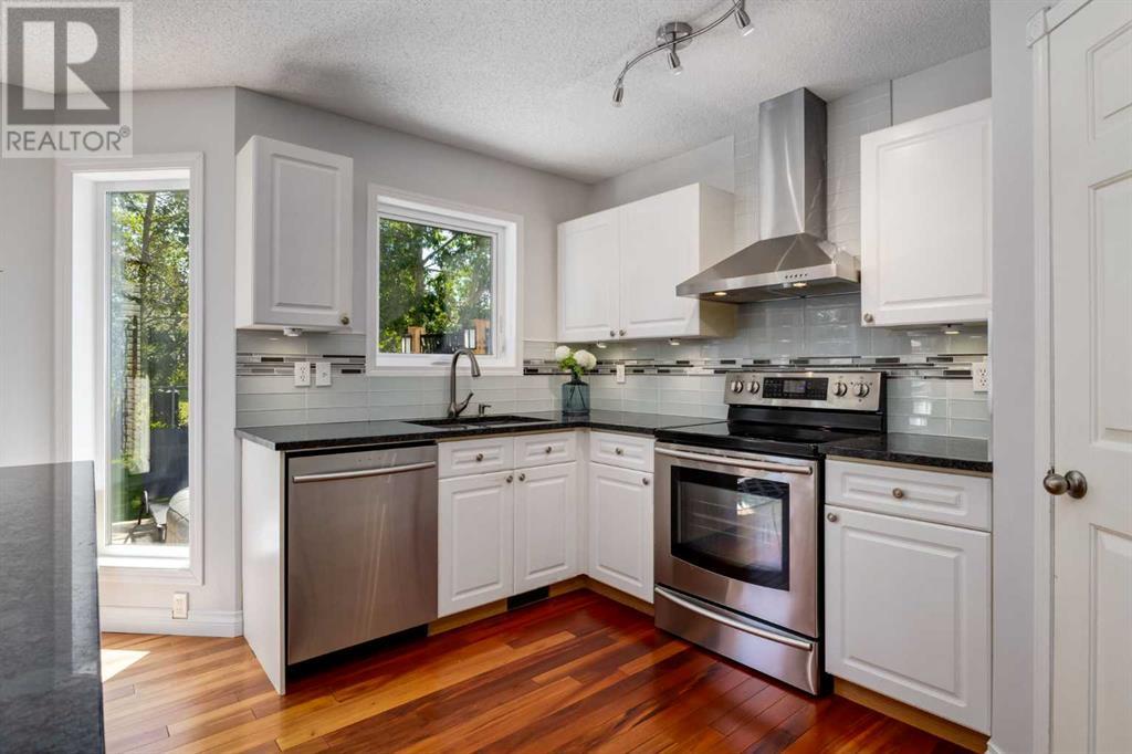 Single Family House for Sale in  Douglas Ridge Green SE Douglasdale/Glen Calgary 